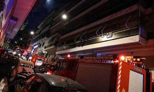 Τρομακτική έκρηξη κατά τη διάρκεια πυρκαγιάς θέτει σε κίνδυνο ζωές στη Τήνο