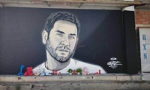 Ισχυρή αστυνομική παρουσία στο μνημόσυνο του αγαπημένου τραγουδιστή λόγω πλήθους θαυμαστών