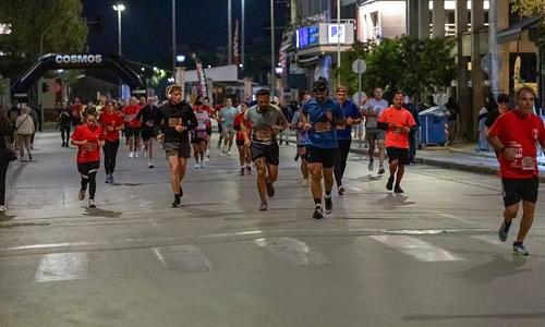 Εντυπωσιακή διοργάνωση του Νυχτερινού Ημιμαραθωνίου στη Θεσσαλονίκη με νέες διαδρομές και νικητές