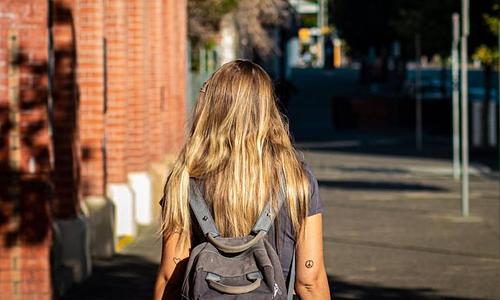 Κατηγορίες σε 51χρονη για σεξουαλική κακοποίηση ανήλικης και παιδική πορνογραφία στη Λάρισα