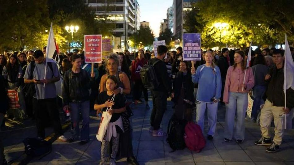Φοιτητές διαδηλώνουν για δημόσια και δωρεάν εκπαίδευση στο Σύνταγμα