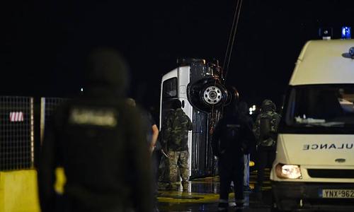 Δύο ηλικιωμένοι χωρίς τις αισθήσεις τους ανασύρθηκαν από το λιμάνι του Πειραιά