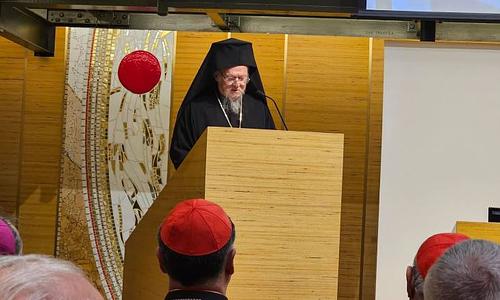 Επιστροφή του Οικουμενικού Πατριάρχη Βαρθολομαίου στο Ινστιτούτο Οριεντάλε με αφορμή ειδική έκθεση για την φοίτησή του