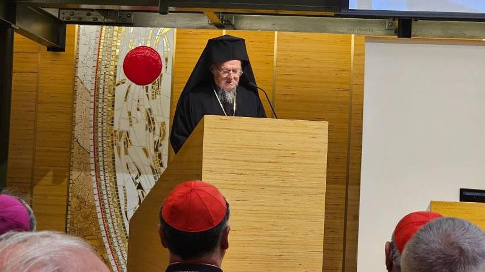 Επιστροφή του Οικουμενικού Πατριάρχη Βαρθολομαίου στο Ινστιτούτο Οριεντάλε με αφορμή ειδική έκθεση για την φοίτησή του