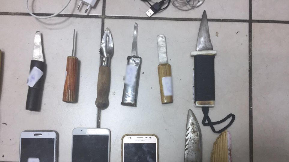 Νέα έρευνα της ΕΛΑΣ στις φυλακές Κορυδαλλού: Κατασχέθηκαν μαχαίρια, ρόπαλα, κινητά και ναρκωτικά! (φωτο)