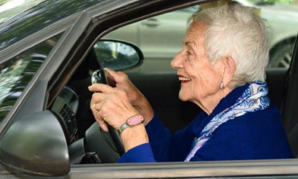 Διπλώματα: Τέλος στην ταλαιπωρία για τους ηλικιωμένους οδηγούς!