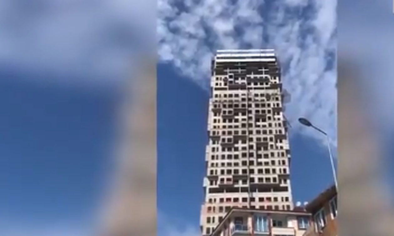 Σεισμός Κωνσταντινούπολη: Συγκλονιστικό βίντεο – Σείεται πολυώροφο κτήριο