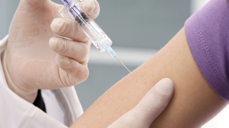 Τι γνωρίζουμε για τους εμβολιασμός COVID-19 σε ασθενείς με κακοήθειες