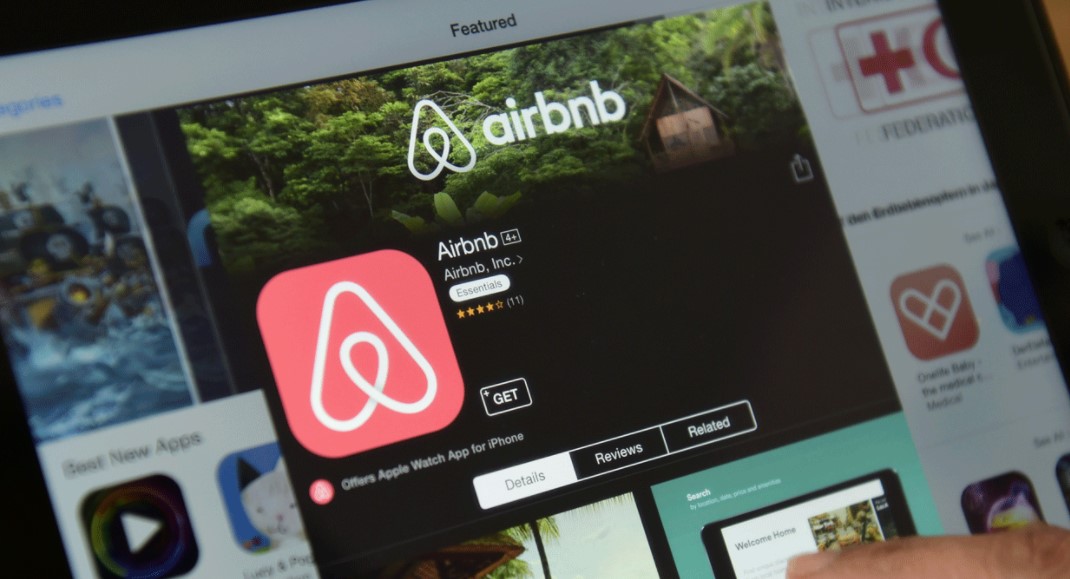 Απόφαση-σταθμός για την Airbnb: «Είναι ηλεκτρονική και όχι κτηματομεσιτική υπηρεσία»