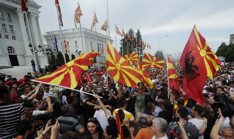 ΔΙΑΧΡΟΝΙΚΕΣ ΑΛΗΘΕΙΕΣ! Ποιοι στηρίζουν τα Σκόπια και γιατί…