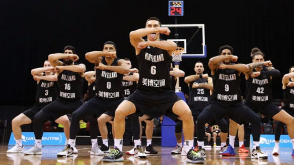 Βίντεο: Ο εντυπωσιακός χορός «χάκα» των Νεοζηλανδών πριν από το ματς με την Εθνική – Άφωνοι οι Έλληνες!