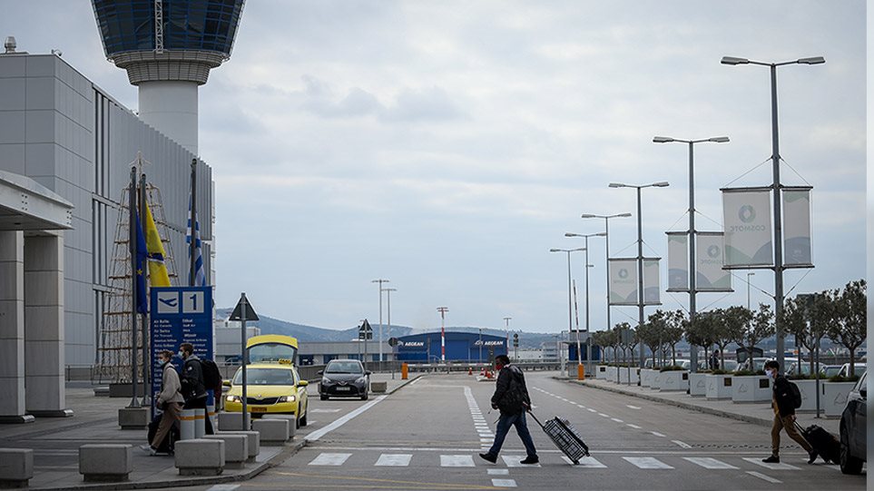 Τρεις ημέρες καραντίνα για όσους επιστρέφουν στην Ελλάδα από το εξωτερικό