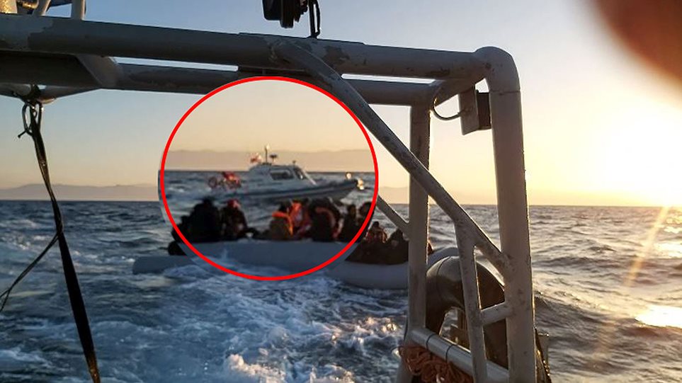 Βίντεο: Δείτε τουρκική ακταιωρό να καθοδηγεί βάρκα με μετανάστες προς τα ελληνικά νησιά!