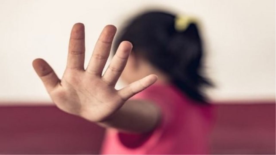 Ηράκλειο: Κατήγγειλε τον πρώην σύζυγό της ότι ασέλγησε σε βάρος των παιδιών τους