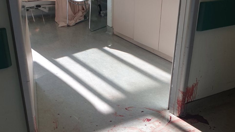 ΣΥΝΑΓΕΡΜΟΣ στο Νοσοκομείο Αττικόν: Ασθενής μαχαίρωσε νοσηλεύτρια και αυτοκτόνησε! (φωτο&βιντεο)