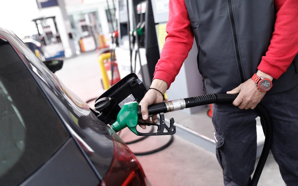 Καύσιμα: μεγάλη «βουτιά» των τιμών σε αέριο και πετρέλαιο