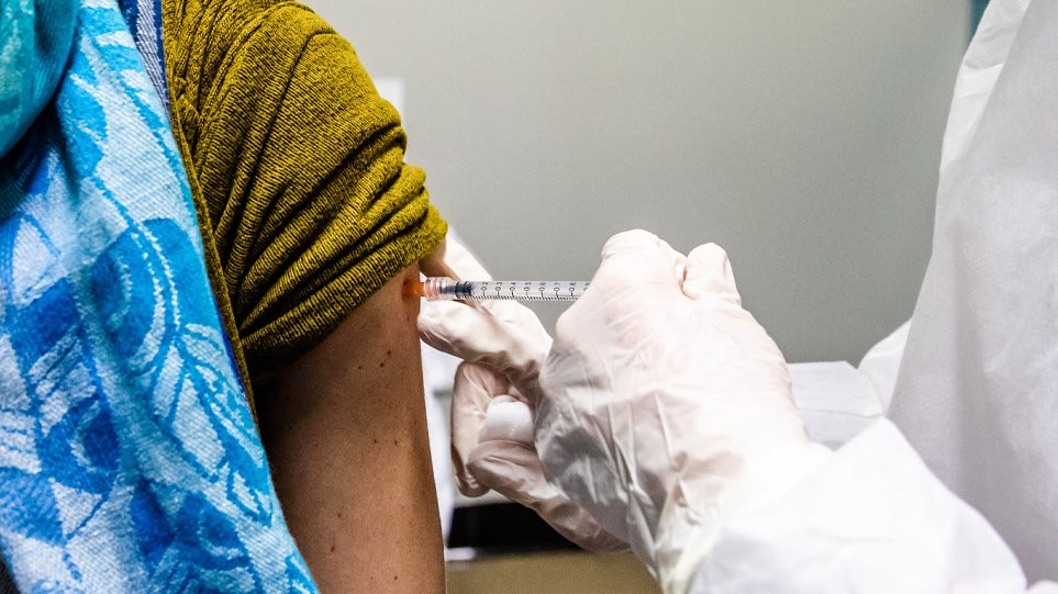 Εμβολιασμοί: Άνεμος «Ελευθερίας» για 2,5 εκατ. πολίτες μέσα σε 8 ημέρες – Ποιοι μπορούν να κλείσουν ραντεβού