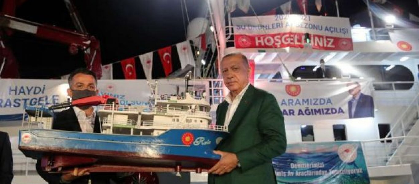 Με στολίσκο αλιευτικών η Τουρκία «πολιορκεί» την Σαμοθράκη – Στα ανοιχτά του νησιού και σε παράταξη! (φωτό&βιντεο)