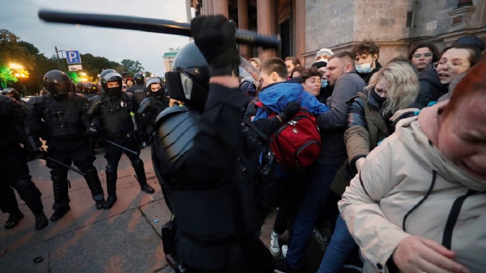 Διαδηλώσεις στη Ρωσία: Αρχίστε την επιστράτευση χωρίς εμένα…