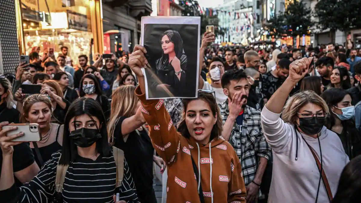 Χάος στο Ιράν: Αναφορές για τουλάχιστον 8 νεκρούς – «Έπεσε» το ίντερνετ