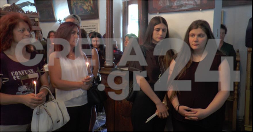 Ανώγεια: Συγκίνηση στο μνημόσυνο του Λευτέρη Καλομοίρη – Συγκλόνισαν με μαντινάδες οι κόρες του! (φωτο)