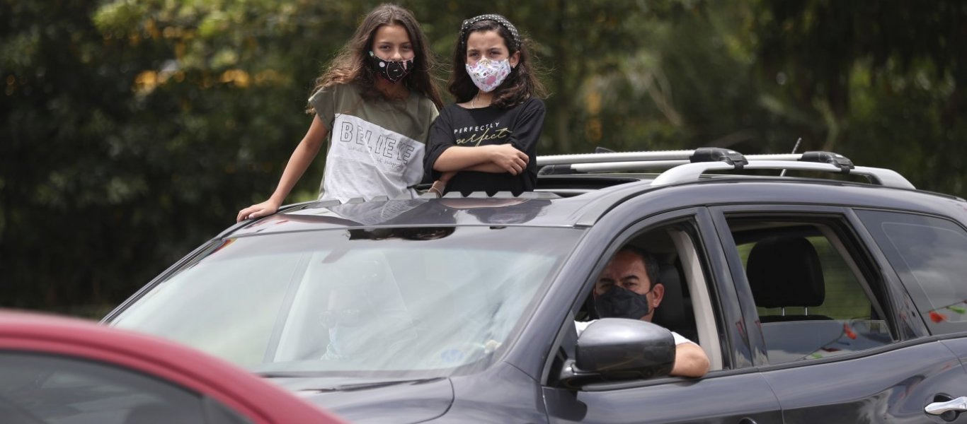 Χρήση μάσκας στο αυτοκίνητο: Οι συγγενείς α’ και β’ βαθμού δεν είναι υποχρεωμένοι να τη φορούν