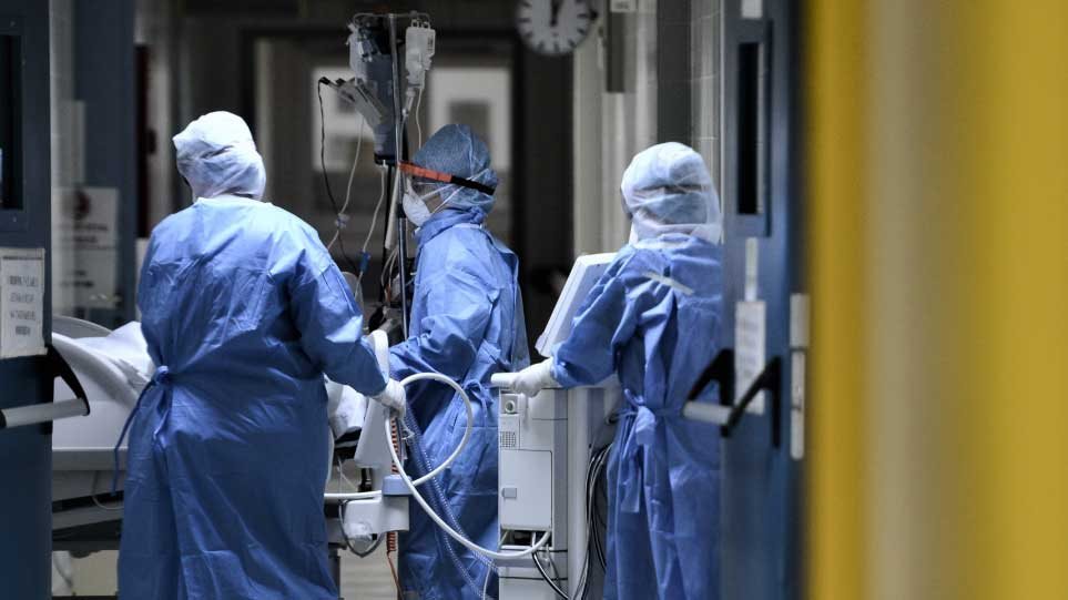 Κρούσματα κορωνοϊού: Στο 7,7% η θετικότητα – Αθρόες εισαγωγές στα νοσοκομεία