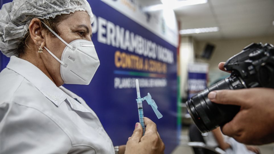 Πιστοποιητικό εμβολιασμού: Η Κομισιόν θέλει να «περάσει» η πρόταση Μητσοτάκη – Ποιοι αντιδρούν