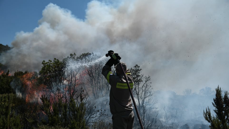 Αγρίνιο: Νεκρός εθελοντής πυροσβέστης μετά από φωτιά