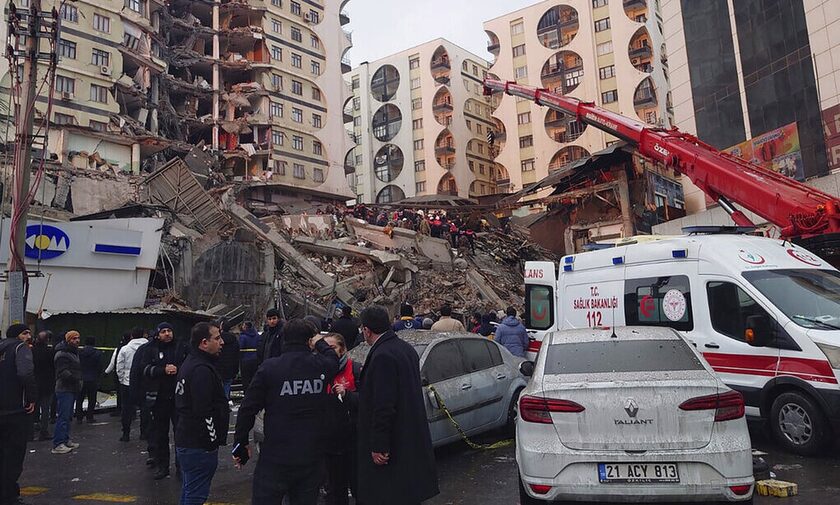 Σεισμός στην Τουρκία: Πυροσβέστες της ΕΜΑΚ, διασώστες και τον Λέκκα στέλνει η Ελλάδα