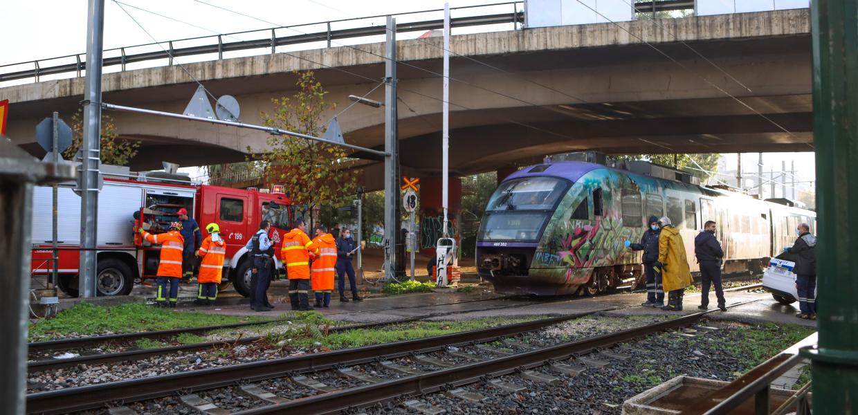 Aφύλακτη σιδηροδρομική διάβαση στο κέντρο της Αθήνας – Παρασύρθηκε από τρένο στο Μεταξουργείο