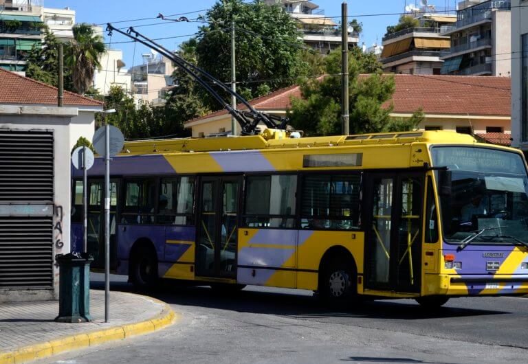 ΠΡΟΣΟΧΗ: Πως θα κινηθούν σήμερα Μεγάλο Σάββατο λεωφορεία και τρόλεϊ
