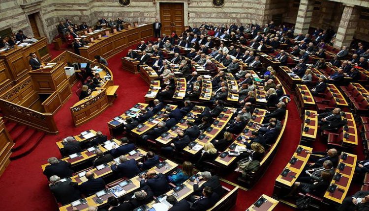 Τελευταίες τους μέρες… Αλωνίζουν ελεύθερα οι ΣΥΡΙΖΑΙΟΙ στη Βουλή και ψηφίζουν!