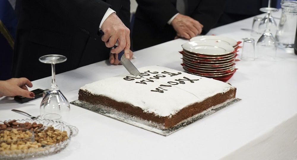 Η «χρυσή» βασιλόπιτα του Βορίδη: Σάλος για τα…μόλις 12.000 ευρώ που θα ξόδευαν για κοπή πρωτοχρονιάτικης πίτας στο Υπουργείο! (ΦΩΤΟ)