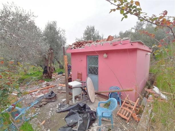 ΑΠΙΣΤΕΥΤΕΣ ΚΑΤΑΣΤΑΣΕΙΣ! Εικόνες-σοκ από την Μόρια: Αλλοδαποί λεηλάτησαν εκκλησία – ”Αδειάζουν” σπίτια & καταστρέφουν ελιές! (φωτο&βιντεο)