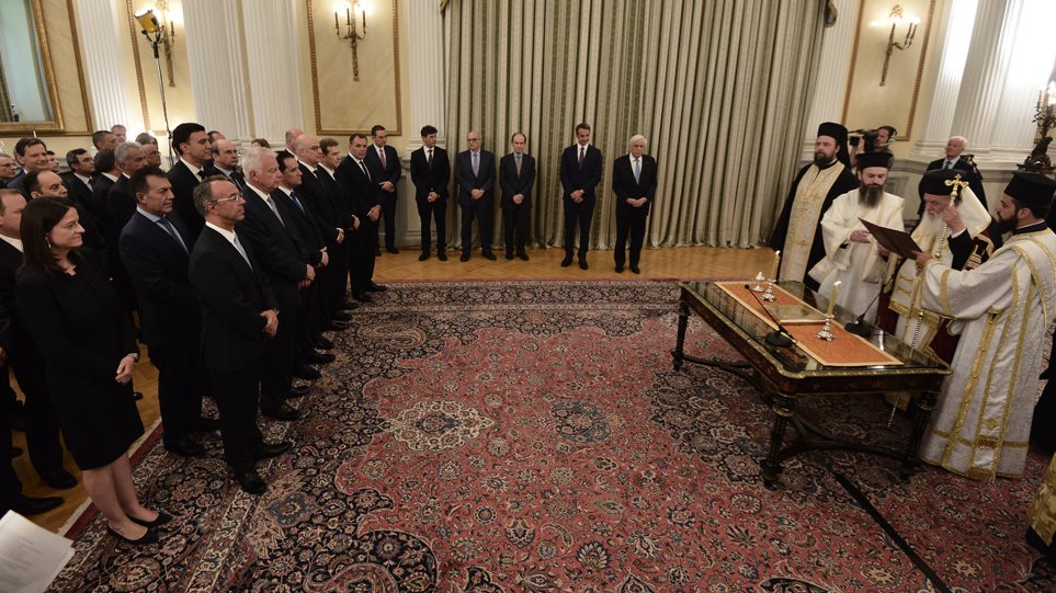 Νέα κυβέρνηση: Ορκίστηκαν με θρησκευτικό όρκο τα 51 μέλη του υπουργικού συμβουλίου
