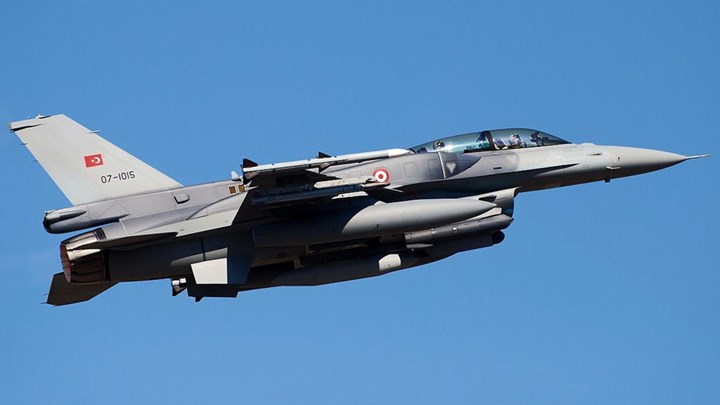 Νέα πρόκληση στο Αιγαίο: Τουρκικά F-16 πέταξαν πάνω από τους Ανθρωποφάγους