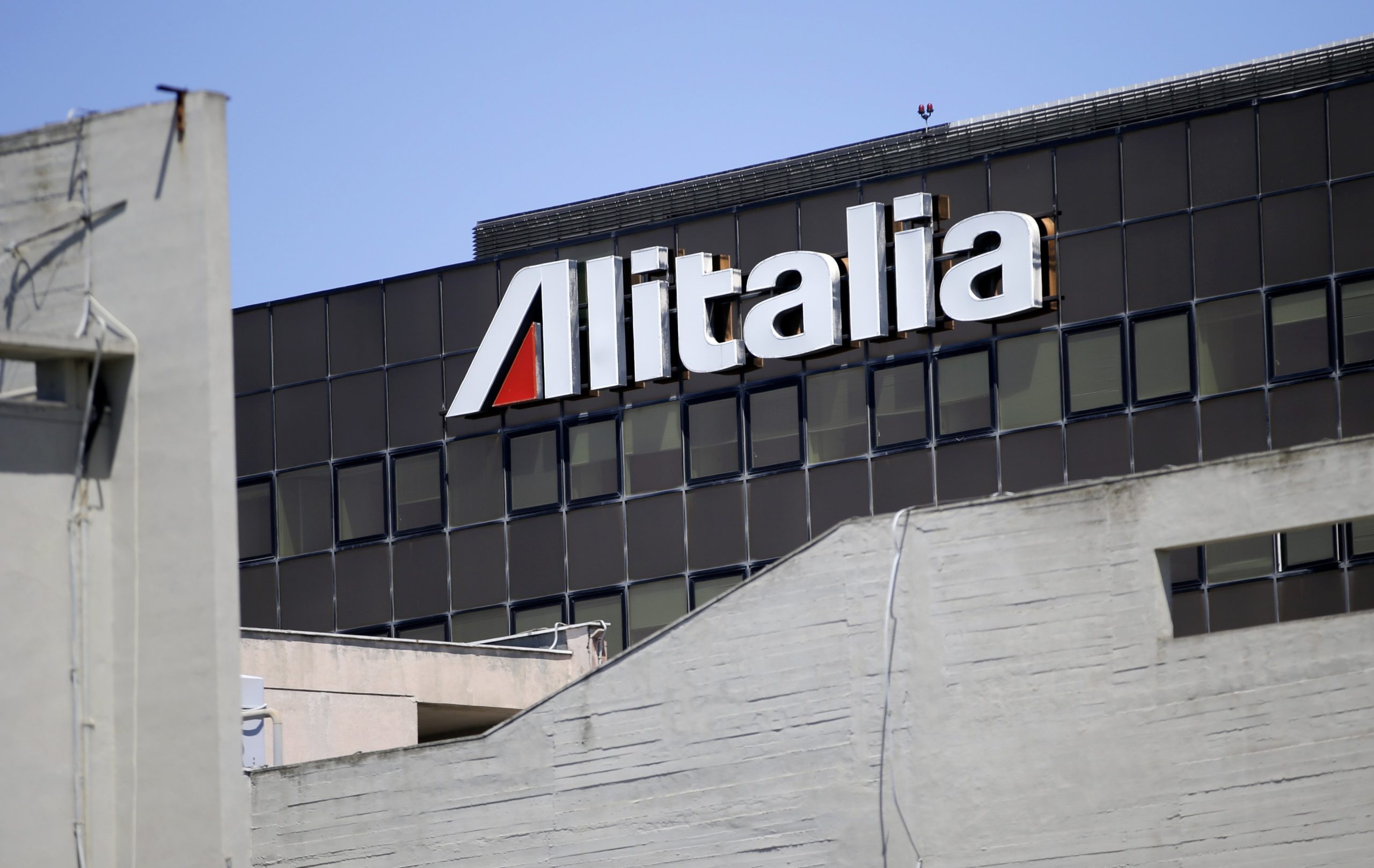Κορωνοϊός: Ακυρώνονται όλες οι πτήσεις της Alitalia από και προς το Μιλάνο!