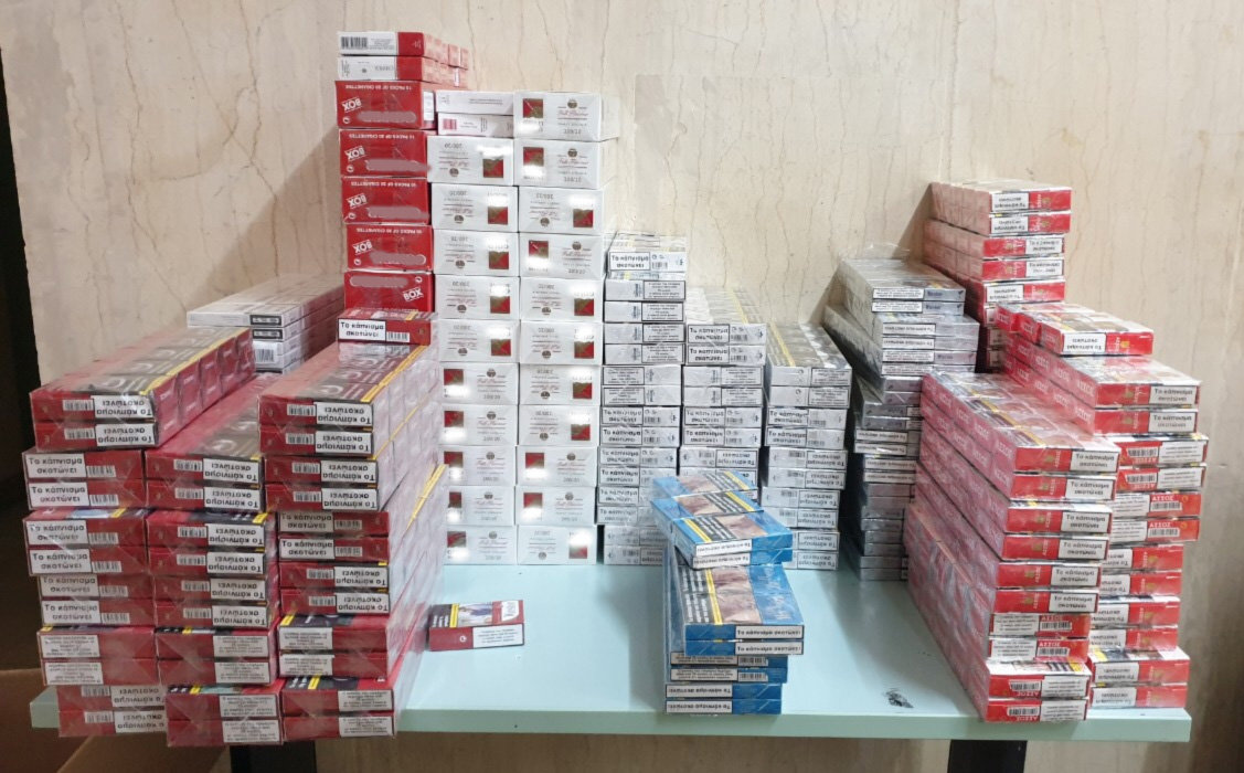 “ΜΠΟΥΚΑ” της ΕΛ.ΑΣ. για πρώτη φορά στο προαύλιο της ΑΣΟΕΕ -Τρεις συλλήψεις για λαθραία τσιγάρα! (ΦΩΤΟ)