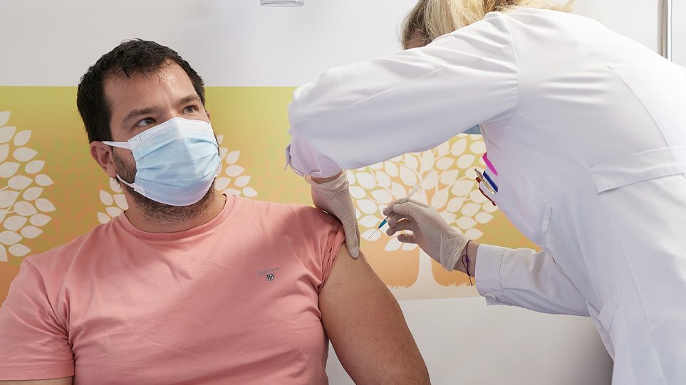 Κορωνοϊός: Έρχεται η ώρα των υποχρεωτικών εμβολιασμών και των «διευκολύνσεων» για εμβολιασμένους