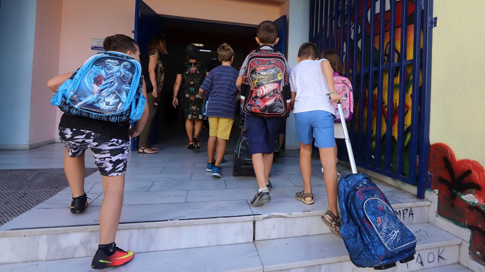 Δημοτικά σχολεία: Ετοιμάζονται να ανοίξουν από την 1η Ιουνίου – ΔΕΙΤΕ γιατί ο Τσιόδρας άναψε “πράσινο φως”!