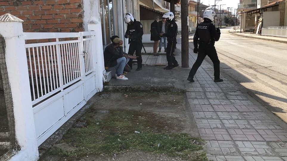 Παράνομοι μετανάστες συλλαμβάνονται από την ομάδα ΔΙ.ΑΣ στις Καστανιές – Βίντεο