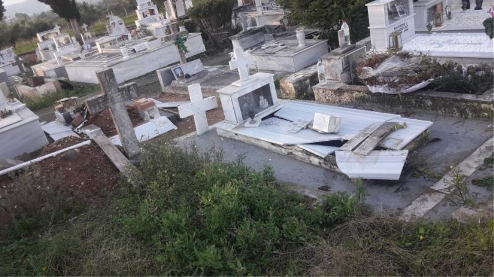 Καλαμάτα: Μαθητές ξέθαψαν πτώμα και το έβαλαν να κοιτά την είσοδο του νεκροταφείου