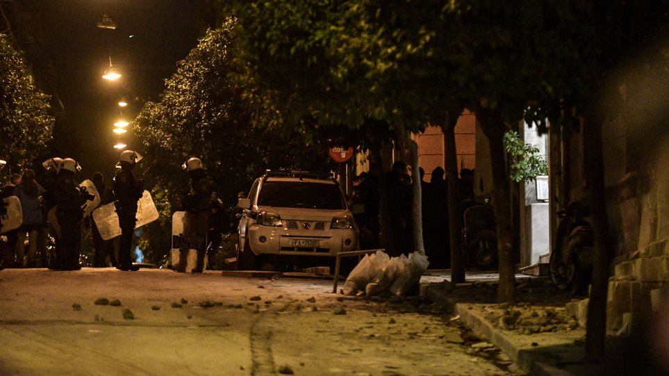 Επιχείρηση της αστυνομίας στο Κουκάκι: Εισβολή αστυνομικών στις καταλήψεις! (ΦΩΤΟ&ΒΙΝΤΕΟ)