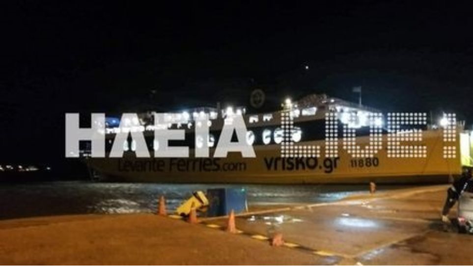 Κυλλήνη: Αυτοκίνητο έπεσε στο λιμάνι! Οι κάβοι από τον μανιασμένο αέρα κόπηκαν και το αυτοκίνητο που βρισκόταν στον καταπέλτη κατέληξε στη θάλασσα! (βίντεο)
