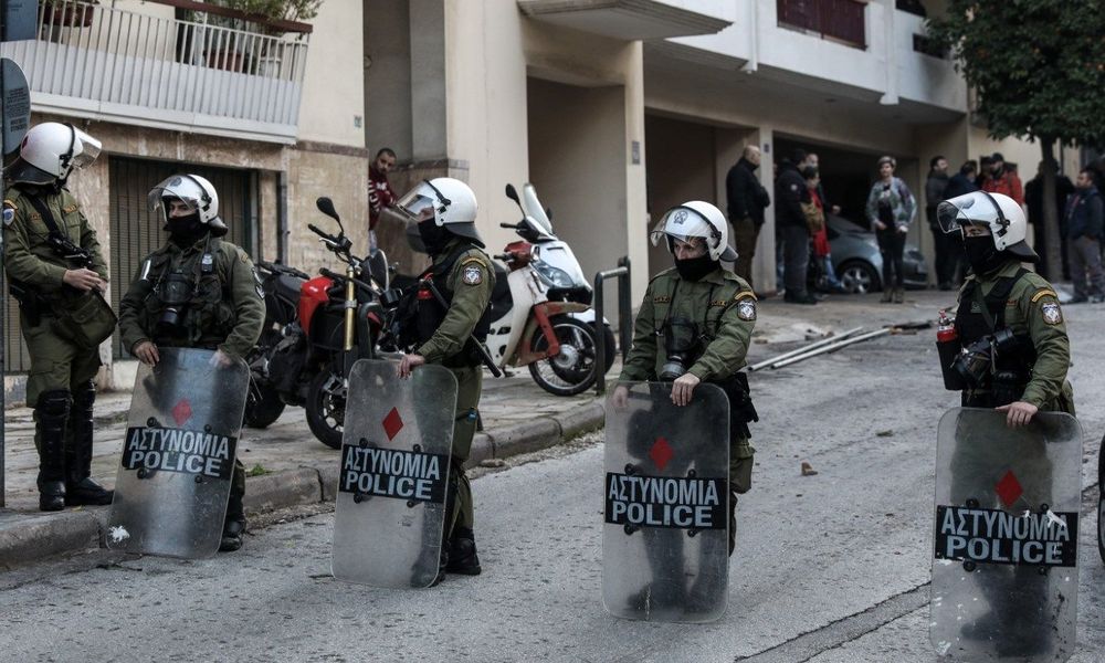 Κάμερες και διακριτικά στα ΜΑΤ για την αποκατάσταση της αλήθειας στην «αστυνομική βία» (ΒΙΝΤΕΟ)