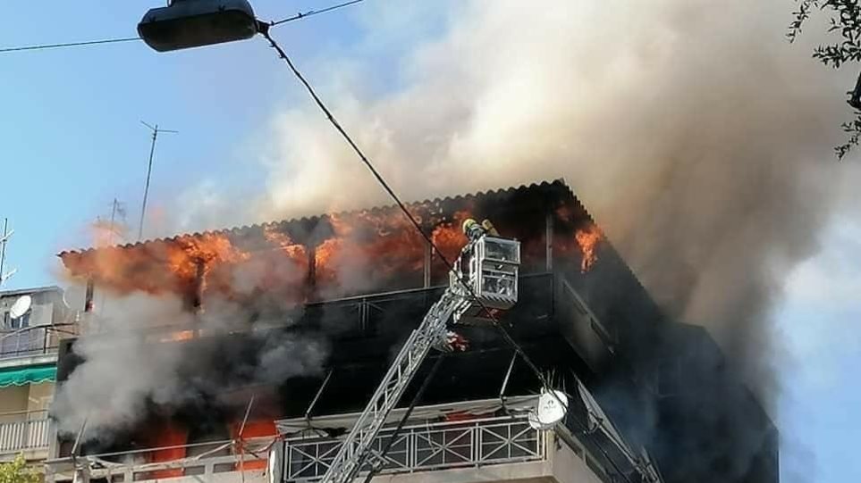 Συναγερμός Μ. Σαββάτο! Συγκλονιστικές εικόνες από τη φωτιά σε διαμέρισμα στα Πατήσια (ΦΩΤΟ)