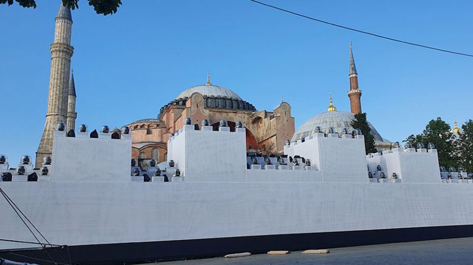 ΠΡΟΚΛΗΤΙΚΟΣ ξανά ο Ερντογάν! Σόου με ΨΕΥΤΙΚΟ τείχος έξω από την Αγιά Σοφιά ετοιμάζουν οι Τούρκοι! (ΒΙΝΤΕΟ)