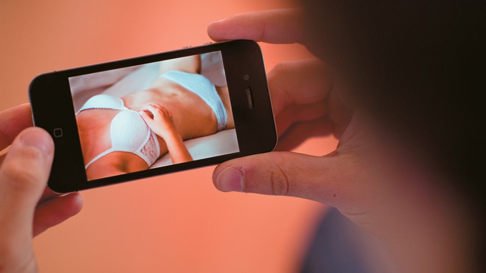 Sextortion: «Στείλε βίντεο ή ανεβάζω τις γυμνές σου φωτογραφίες»! 800 υποθέσεις σεξουαλικού εκβιασμού μέσω Ιντερνετ ερευνά η Δίωξη Ηλεκτρονικού Εγκλήματος! Σοκάρει το περιεχόμενο της δικογραφίας που αποκαλύπτεται… (ΦΩΤΟ)