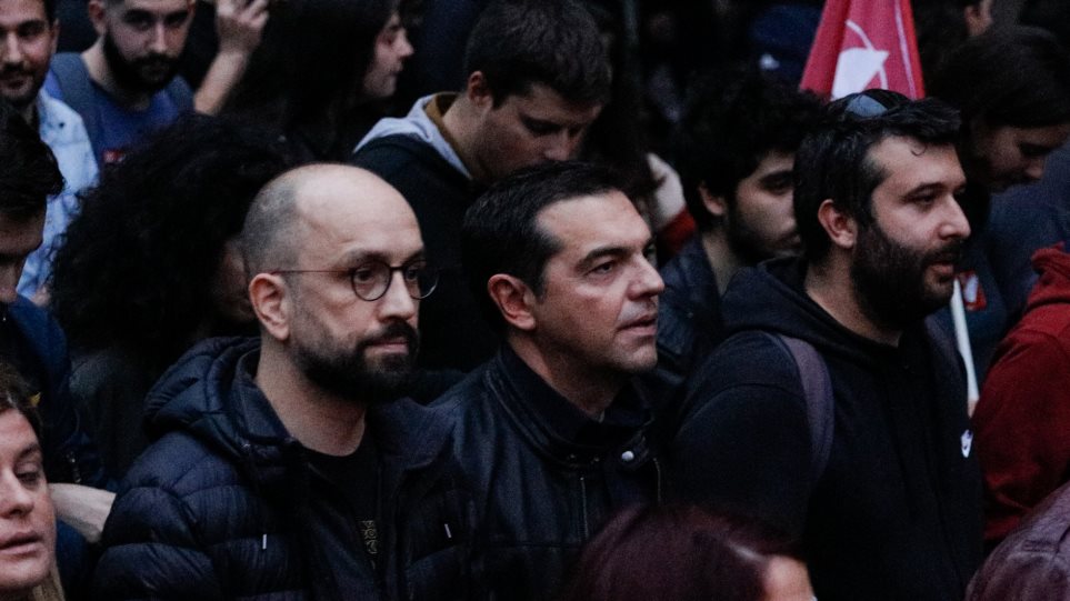 ΝΔ για τον Αλέξη Τσίπρα: Τουρίστας και στις διαδηλώσεις, δεν πήγε μέχρι την αμερικανική πρεσβεία!